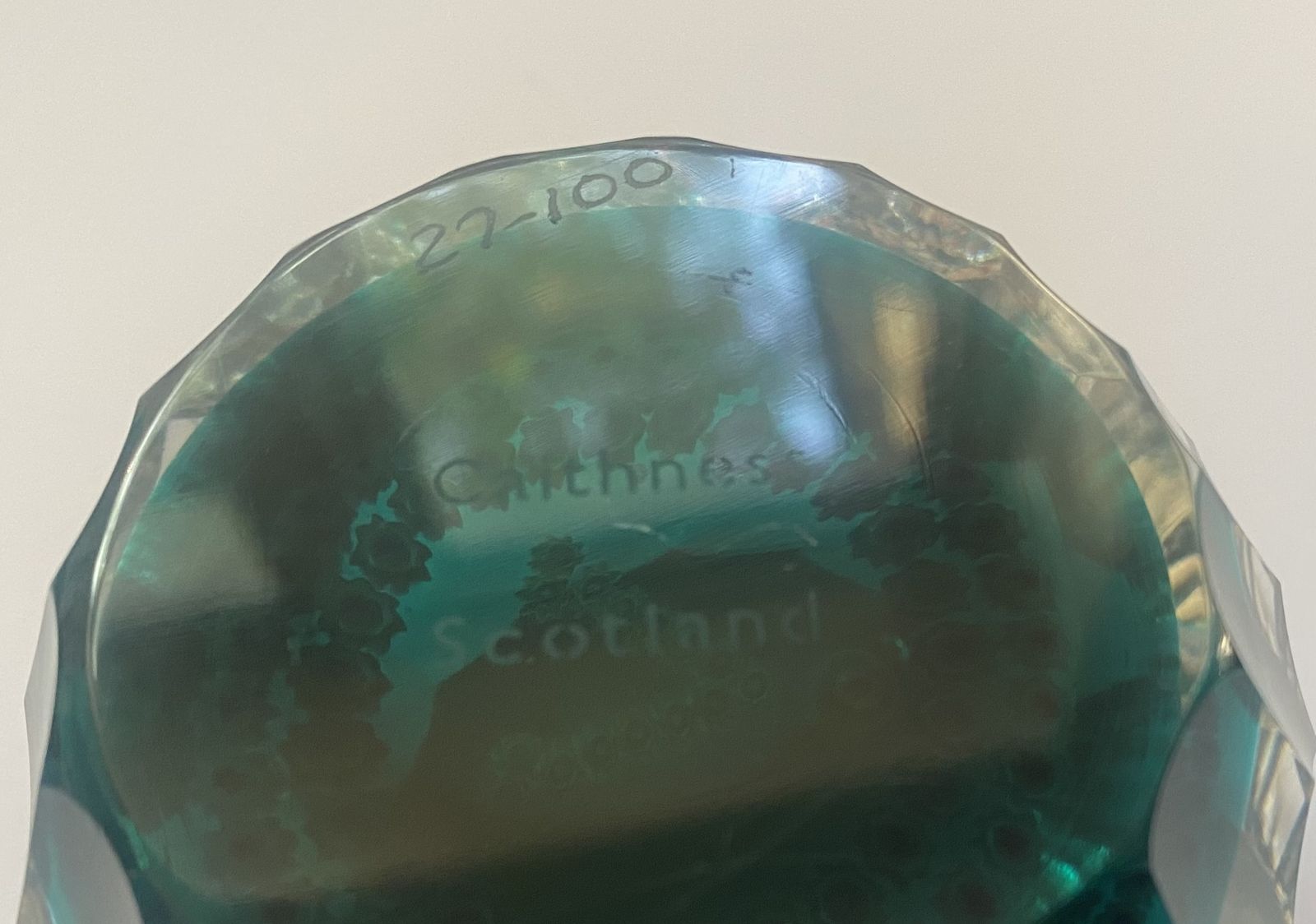 Rare, Caithness, ‘Victory’ (In Europe), Limited Edition, Millefiori Paperweight, 27/100 photo vinterior