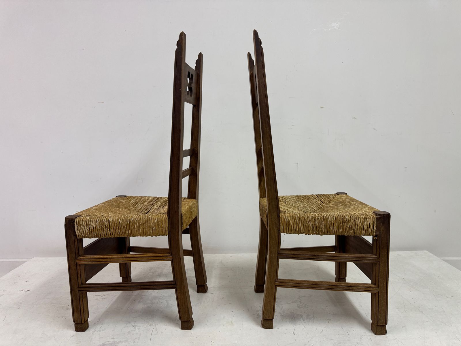photo vintage Set Of Six Arts And Crafts Ecclesiastical Dining Chairs, Circa 1900