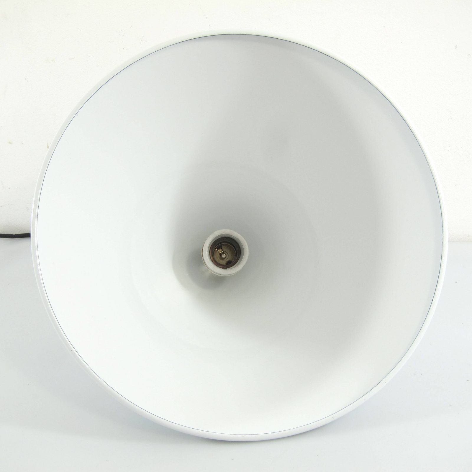 Arne Jacobsen Lamp Louis Poulsen White 1960s Vintage Enamel Lamp    Arteluce, Stilnovo, Castiglioni, Sarfatti, Eames, Arredoluce Colombo, Henningsen photo Lighting