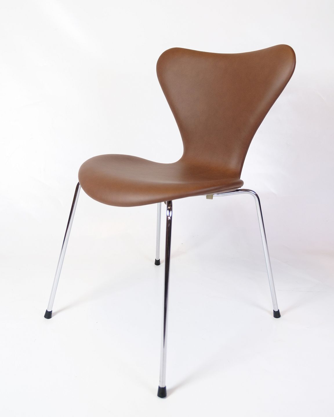 Seven Chairs  Model 3107 In Walnut Elegance Leather By Arne Jacobsen For Fritz Hansen From 1967s
