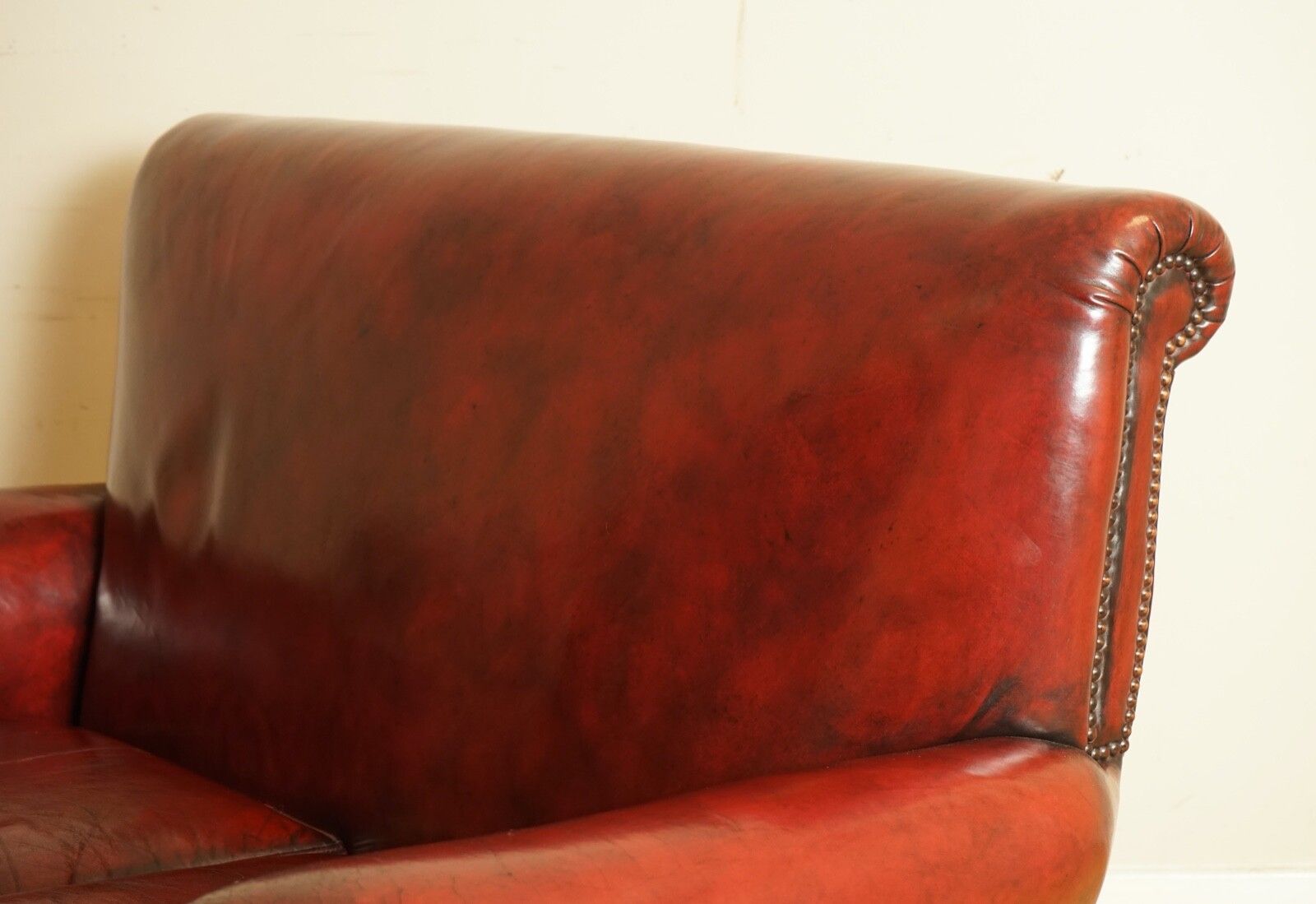 Stunning Victorian Burgundy Gentleman's Club Hand Dyed Leather Sofa photo vintage