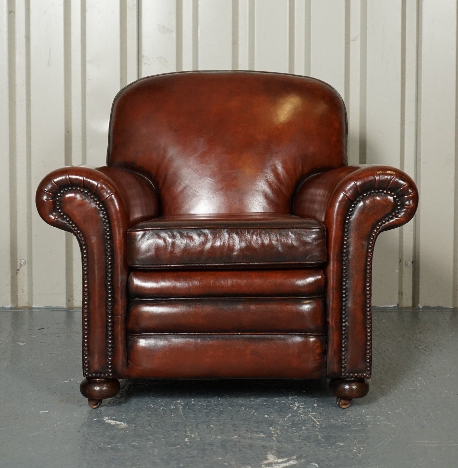 photo furniture Restored Victorian Maroon Dyed Leather Suite Club Armchairs Gentleman Club Sofa