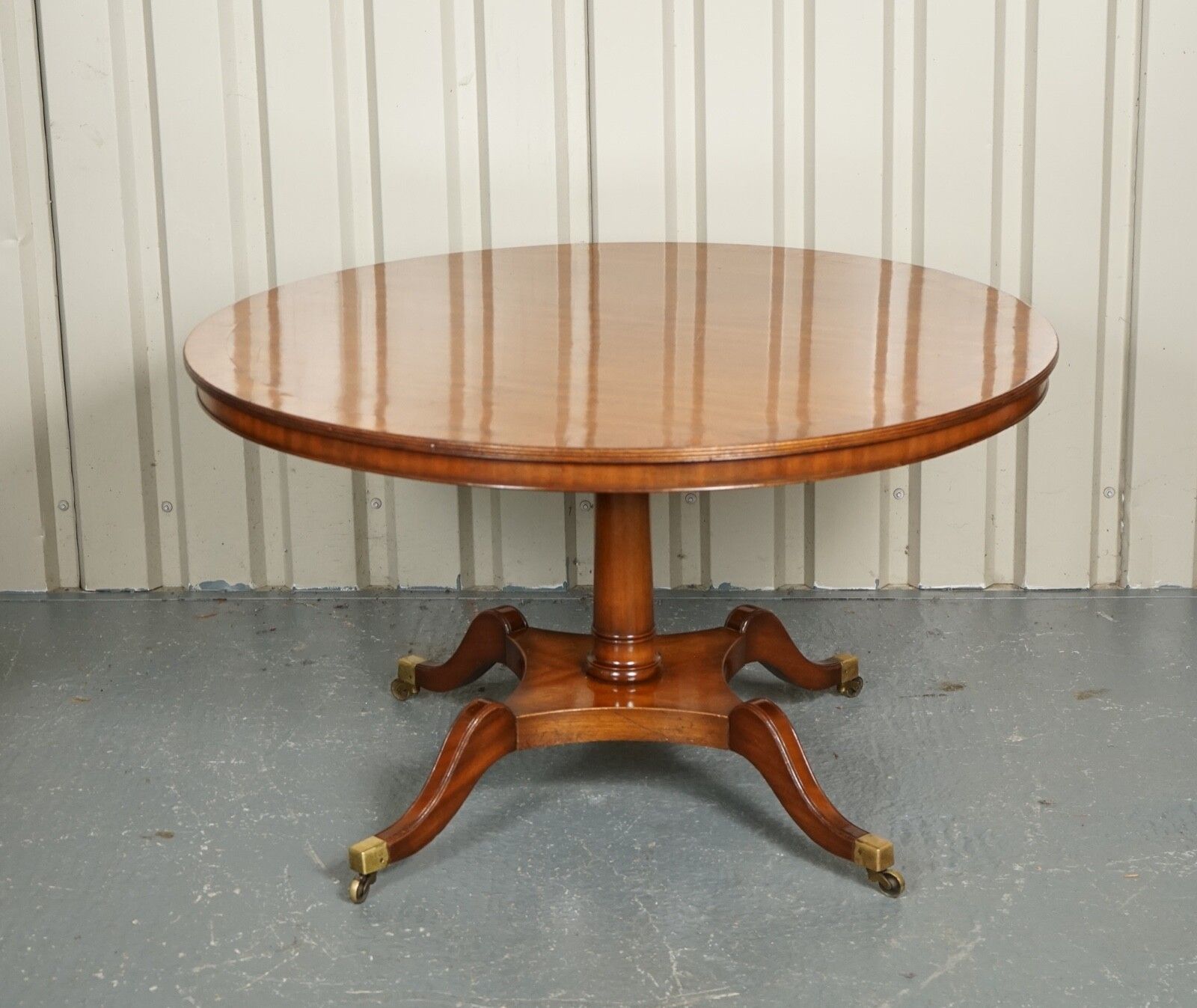 Very Stunning Circular Burr Walnut Dining Table Made By Beresford & Hicks London photo Furniture