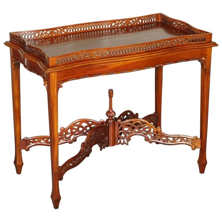 Very Fine Antique Mahogany George III Chippendale Style Console Sliver Table