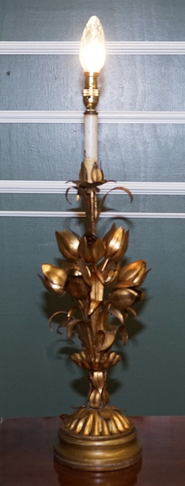 Italian Hollywood Regency Gold Tone With Tulip & Lotus Flower Design Table Lamp photo Lighting
