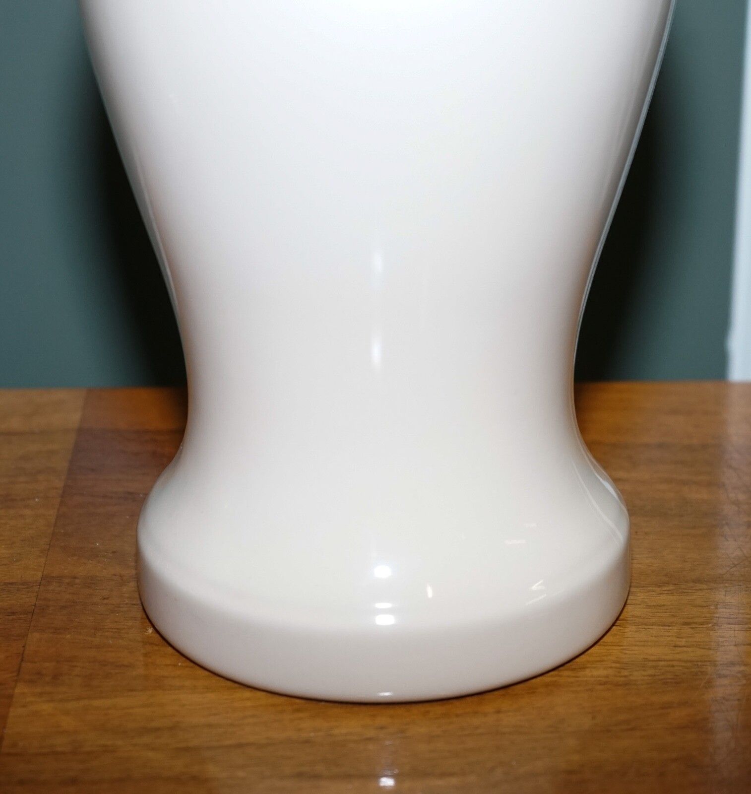 Lighting Circa 1970s Vintage Cream Coloured Porcelain Pair Of Lamps photo