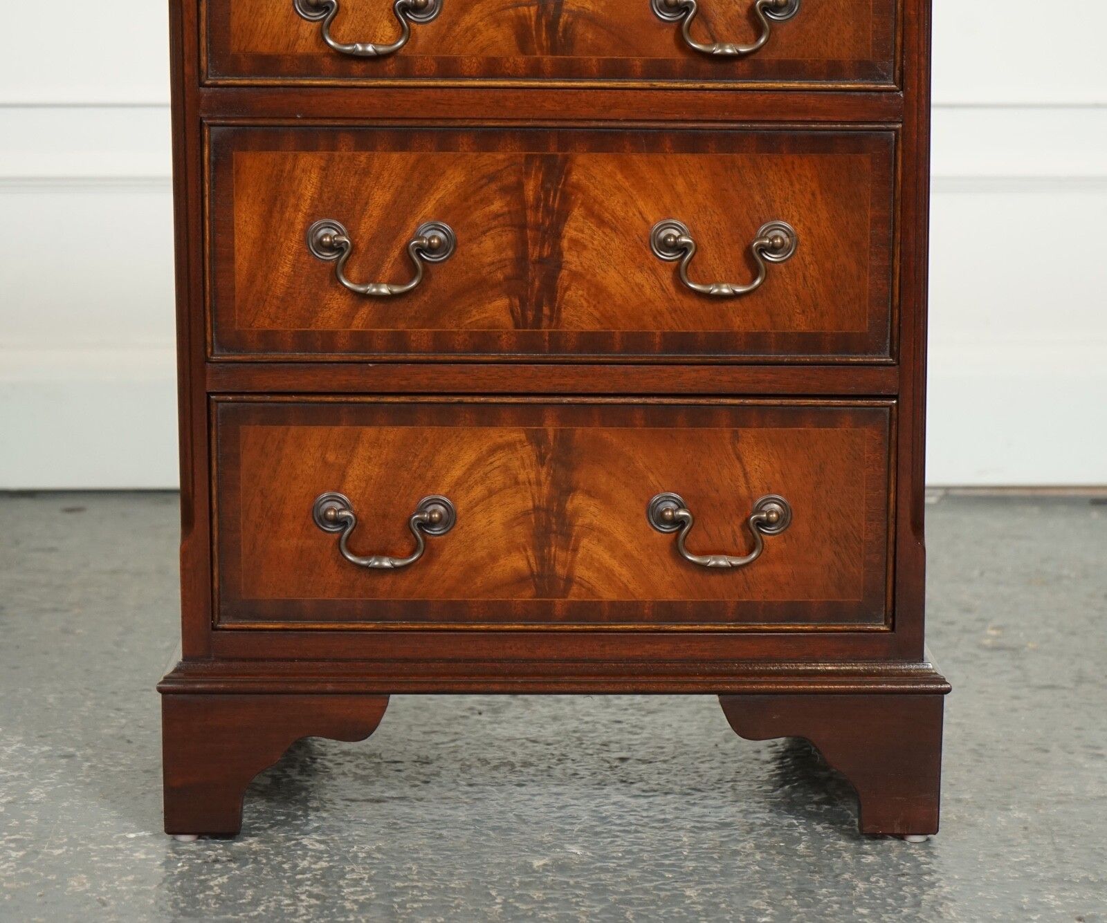 photo for sale Lovely Georgian Style Small Chest Of Drawers Side Table With Butler Tray J1
