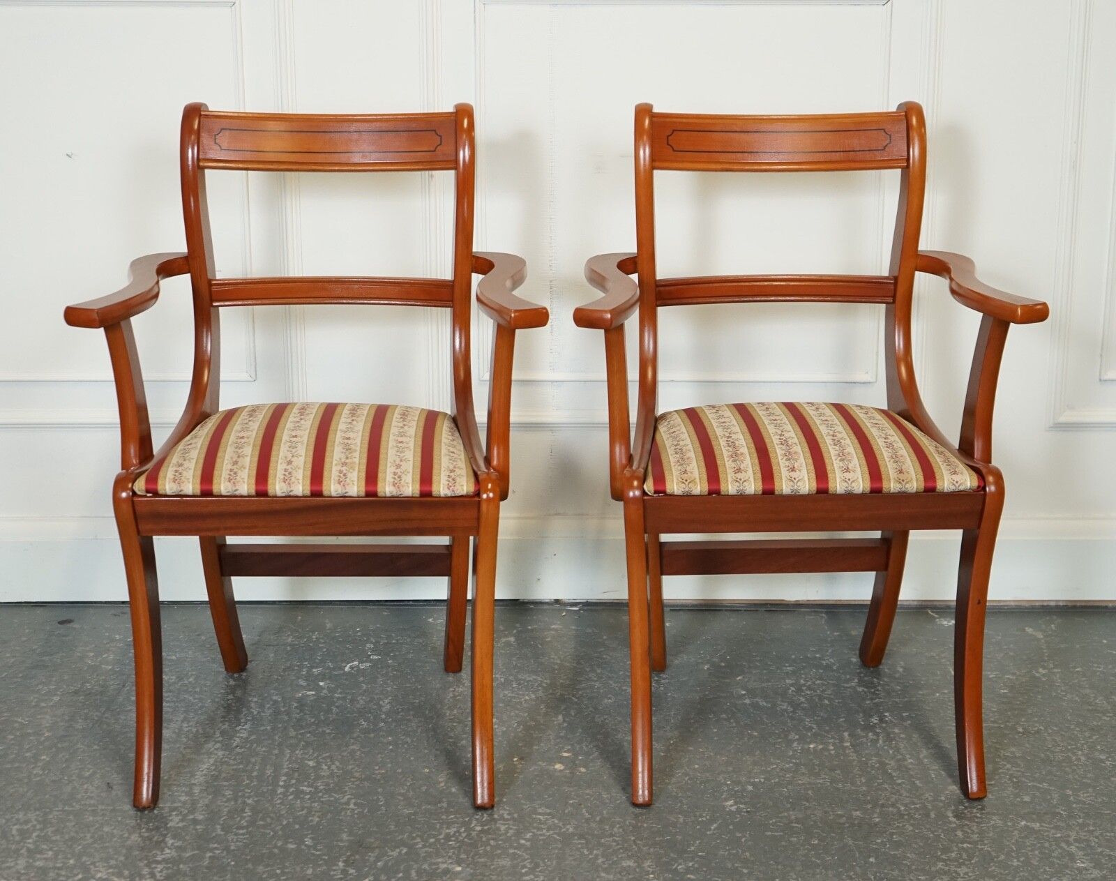 photo vinterior Vintage Set Of 8 Yew Wood Dining Chairs J1
