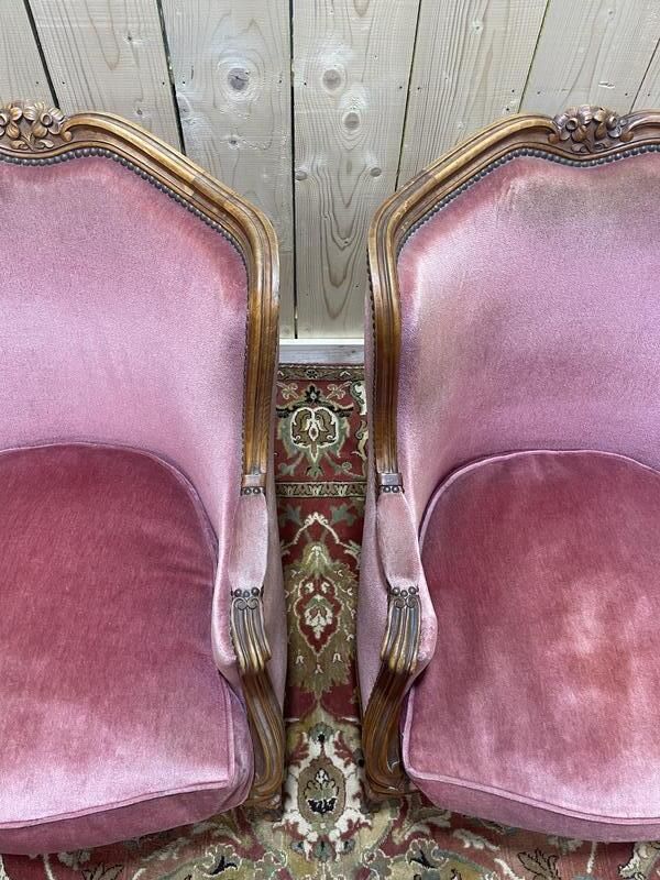 Paire De Fauteuils   Bergères De Style Louis XV En Velours Rose photo buy