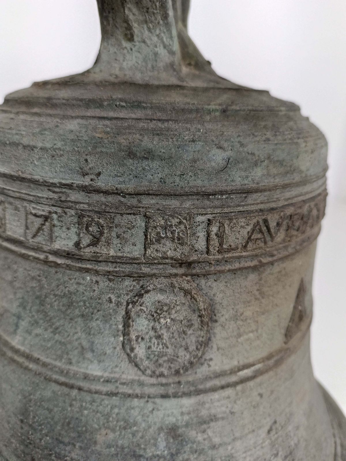 Amazing Antique Church Bell Anno 1679 photo vinterior
