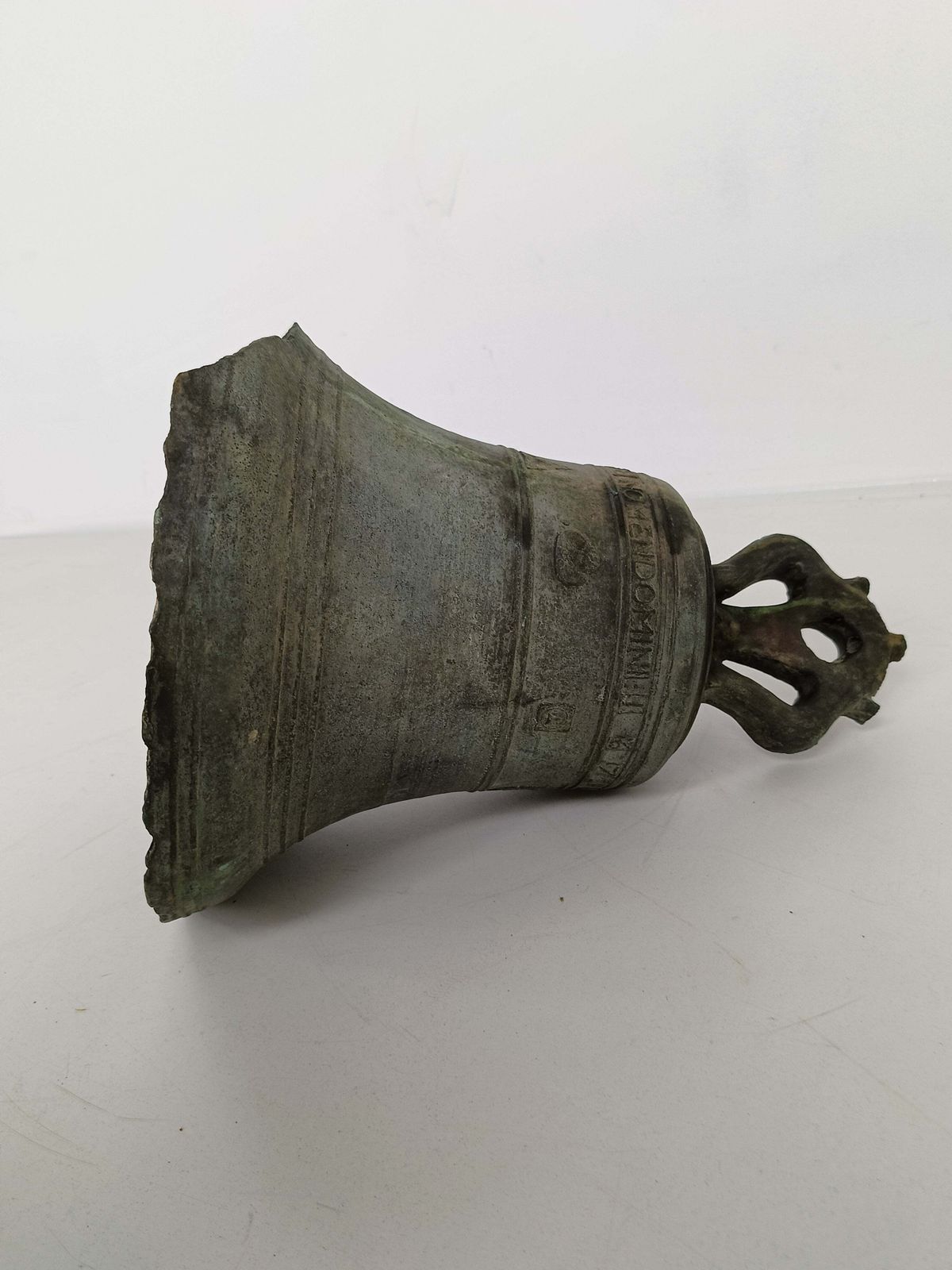photo vinterior Amazing Antique Church Bell Anno 1679