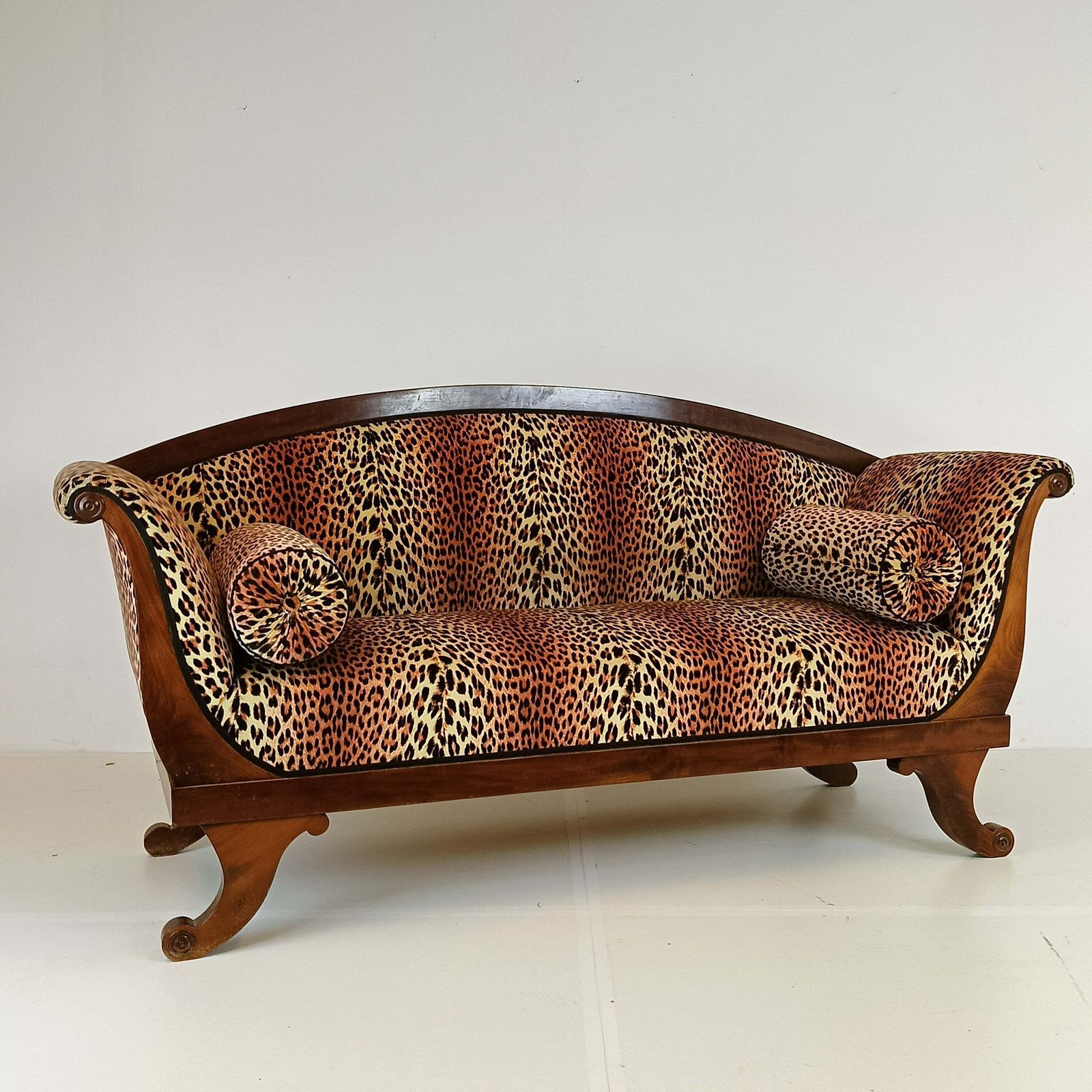 photo furniture Biedermeyer Style Sofa In Leopard Trim