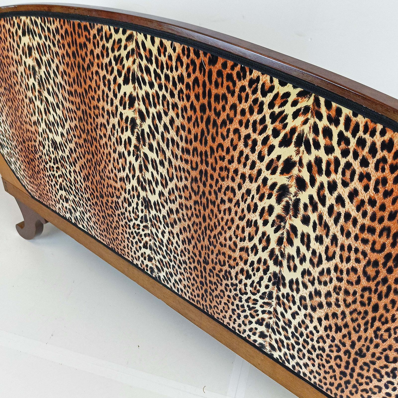photo vintage Biedermeyer Style Sofa In Leopard Trim