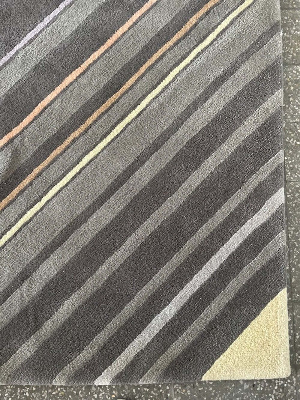 Artisca Vermont Hand Tufted Rug By Anton Moseler, France 1990s photo vinterior