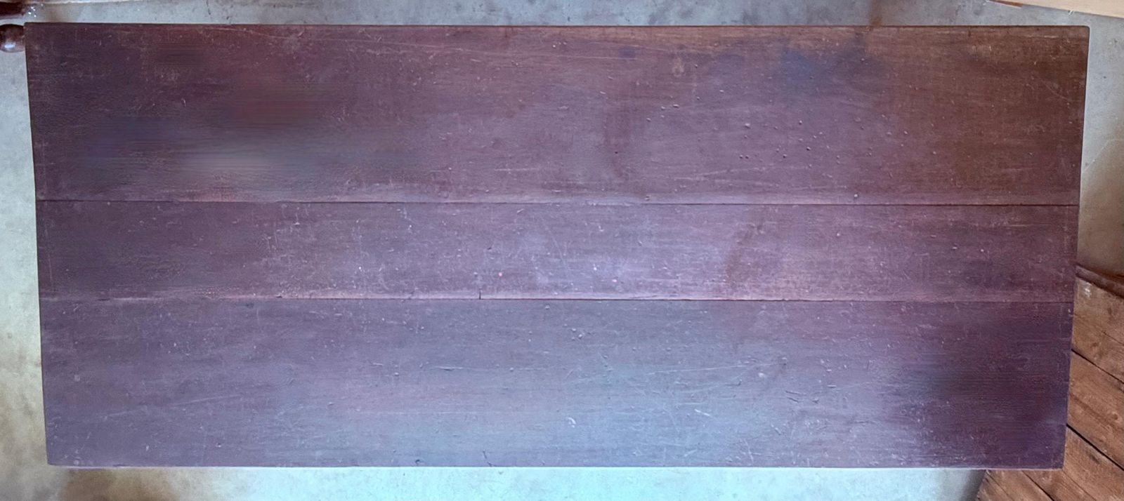 Grande table à manger ou bureau espagnol du XVIIIe siècle, pieds sculptés et entretoise en fer photo vinterior