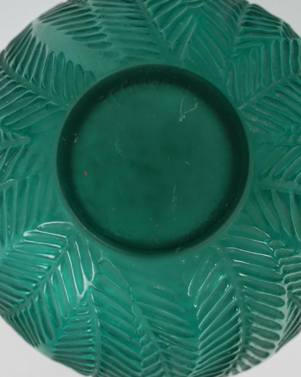 1923   René Lalique Vase ‘Palmes’ Green Tinted . photo 3466.0