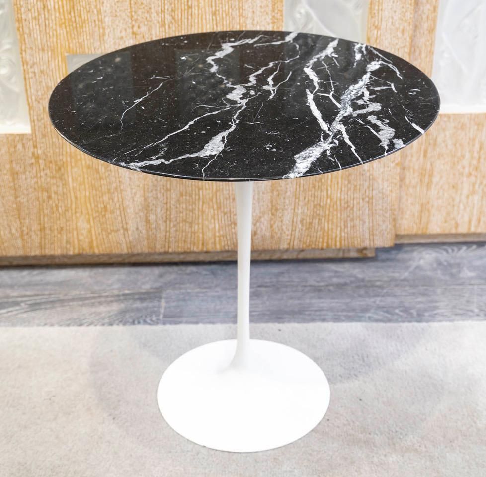 Eero Saarinen (1910 1961), Edition Knoll: Marquina Black Marble Pedestal Table photo vinterior