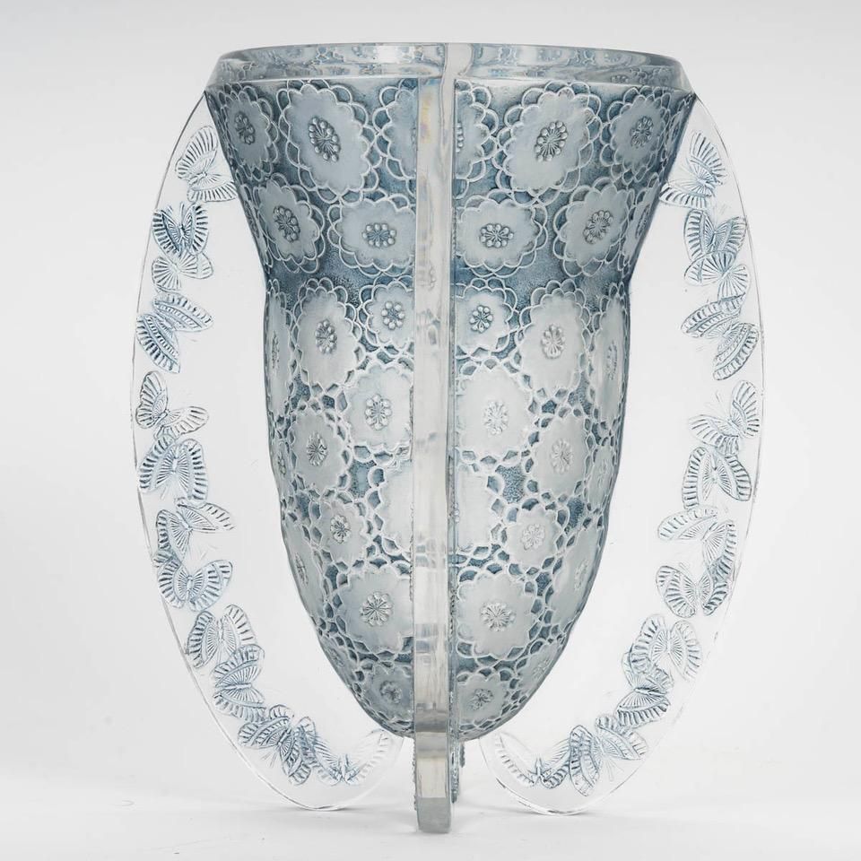 René Lalique (1860   1945) “Butterflies” Vase   1936. photo 10831.0