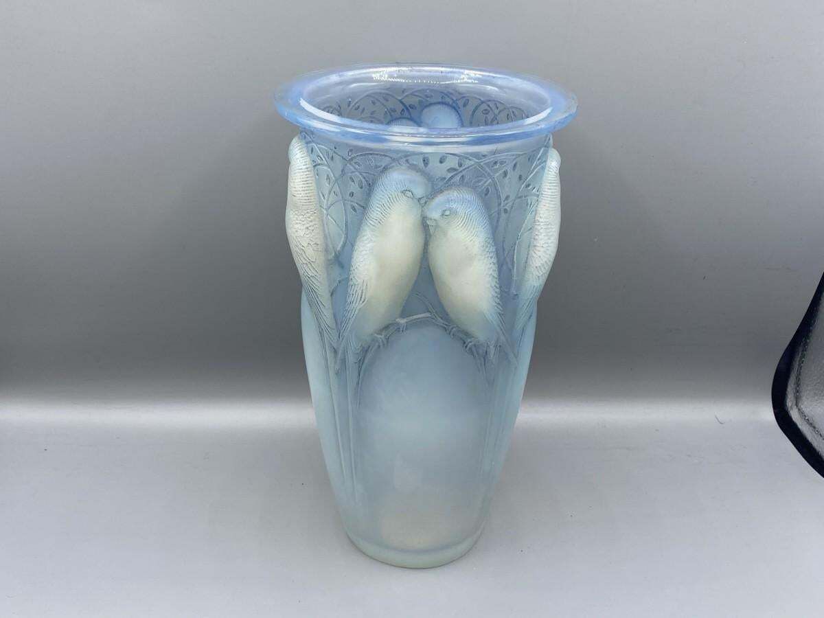 René Lalique 1924   “Ceylan” Opalescent Vase. photo for sale