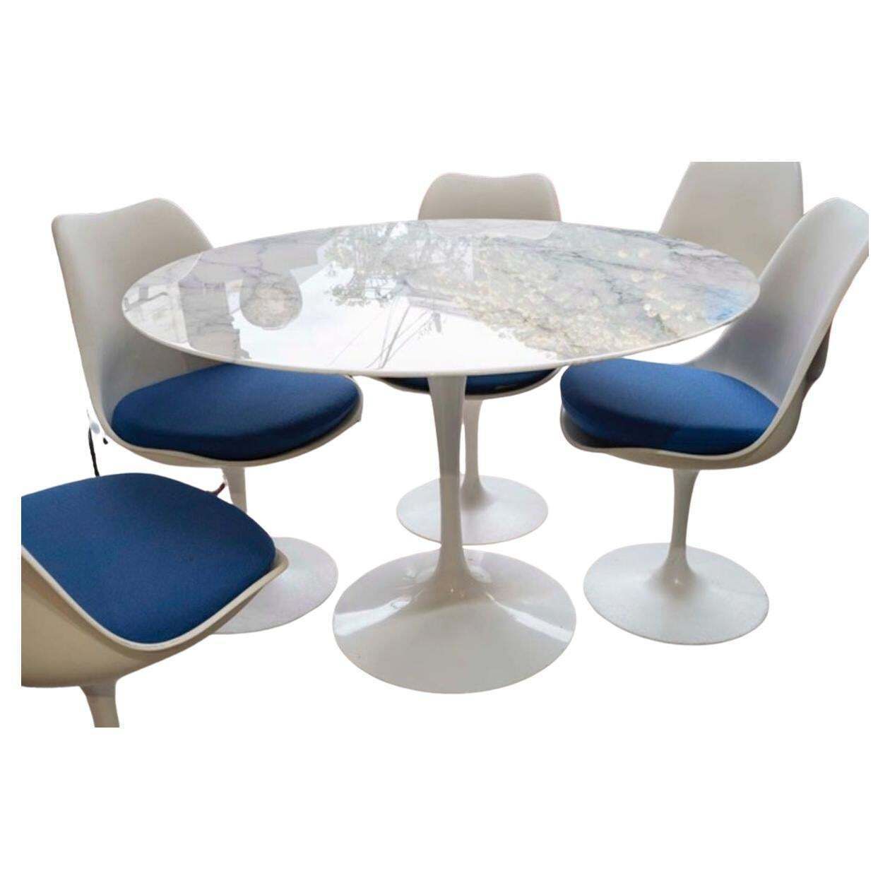 Eero Saarinen (1910   1961) & Knoll International  Publisher Table 107 Cm