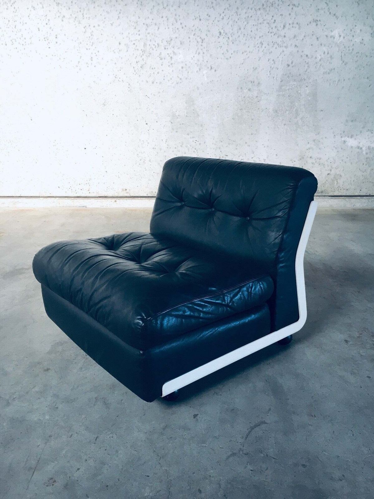 photo vinterior 1970's Midcentury Modern Design Amanta Modular Sofa By Mario Bellini For B&B Italia