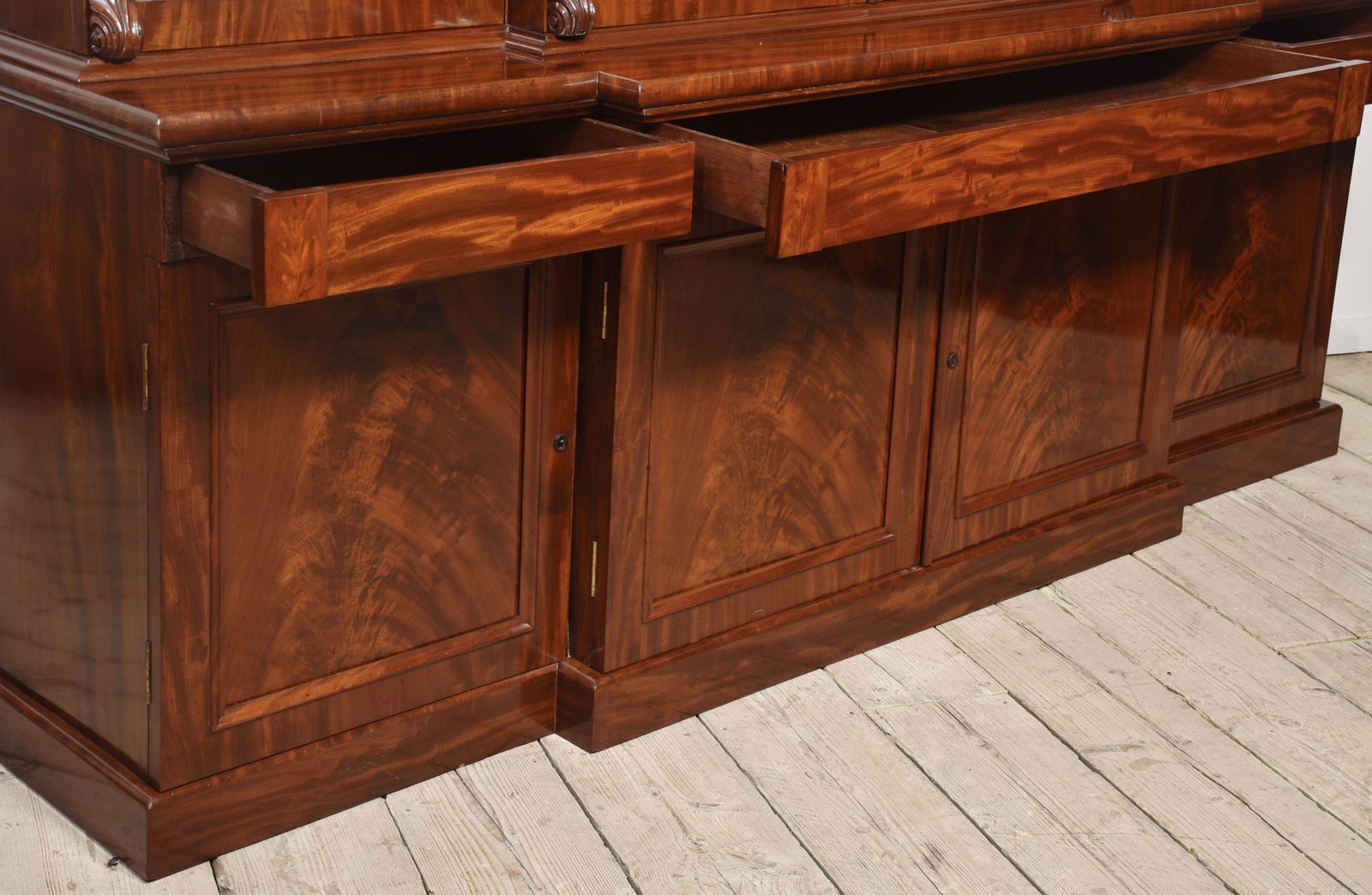 photo furniture 19th Century Mahogany Library Breakfront Bookcase
