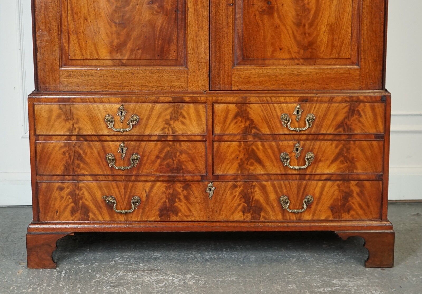 1800 Antique English Georgian Flamed Hardwood Linen Press Wardrobe Armoire J1 photo vinterior