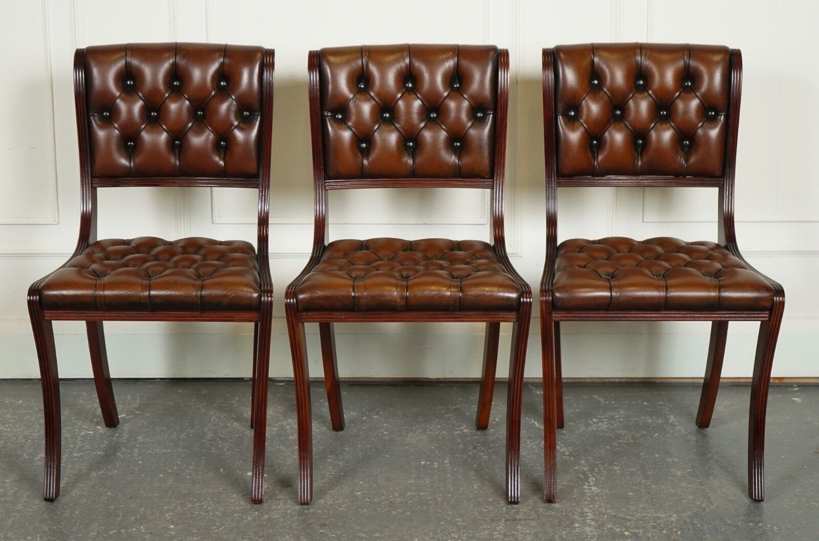 photo vintage Set Of 6 Restored Chesterfield Leather Dining Chairs J1