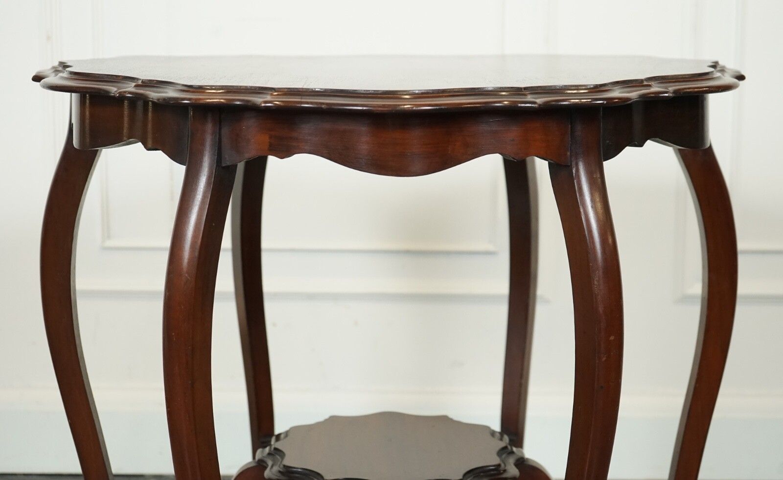photo furniture Edwardian Walnut Side End Occasional Centre Table J1