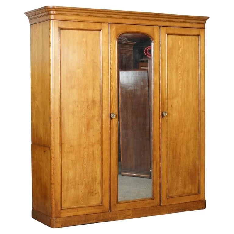 Late Antique Victorian Oak Triple Wardrobe Made By Marsh Jones & Cribb Circa1890