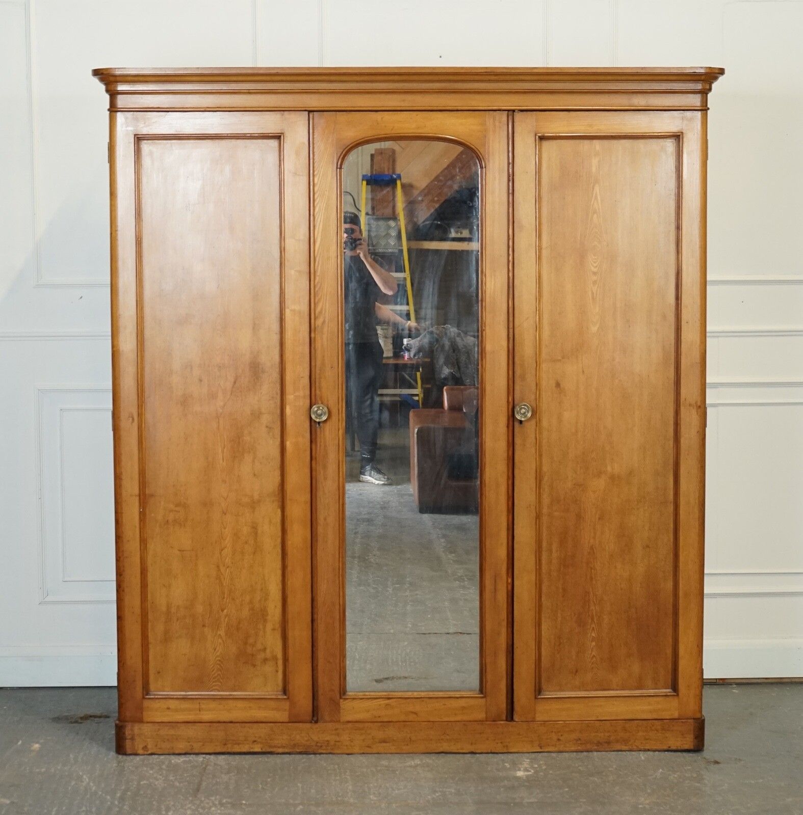 Late Antique Victorian Oak Triple Wardrobe Made By Marsh Jones & Cribb Circa1890 photo vinterior