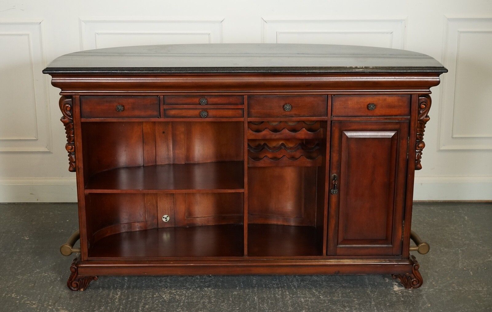 photo vintage Stunning Howard & Miller Style American Bar With Granite Top & Pair Of Barstools