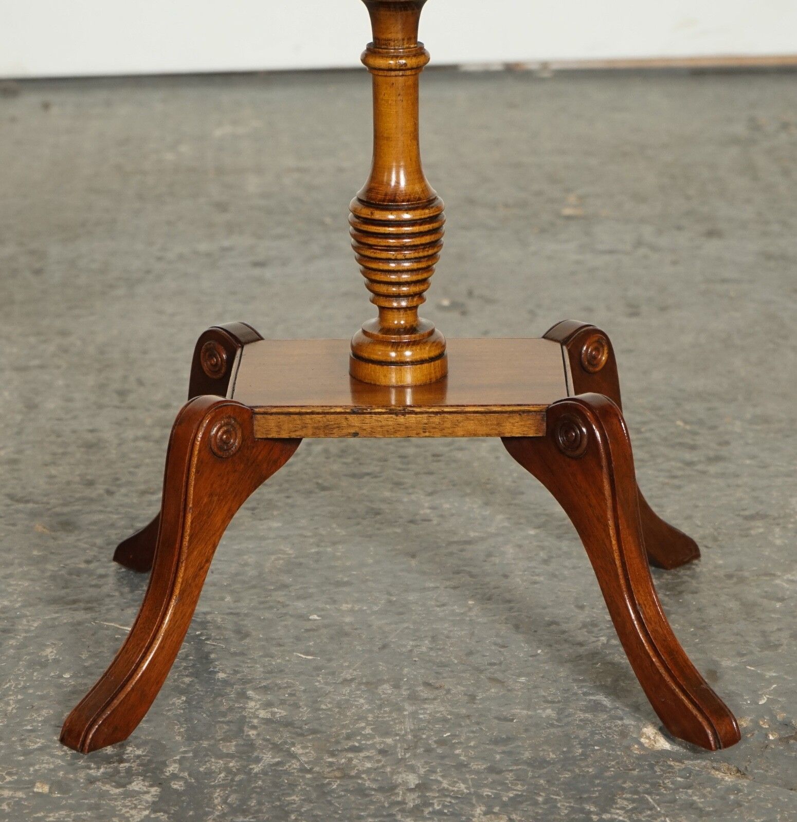 Vintage Yew Wood Burgundy Leather Top Side End Lamp Wine Table With Pie Crust photo buy