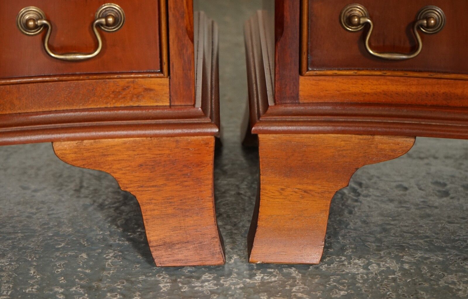 photo furniture Pair Of Small Georgian Style Bed Side Nightstands Chest Of Drawers