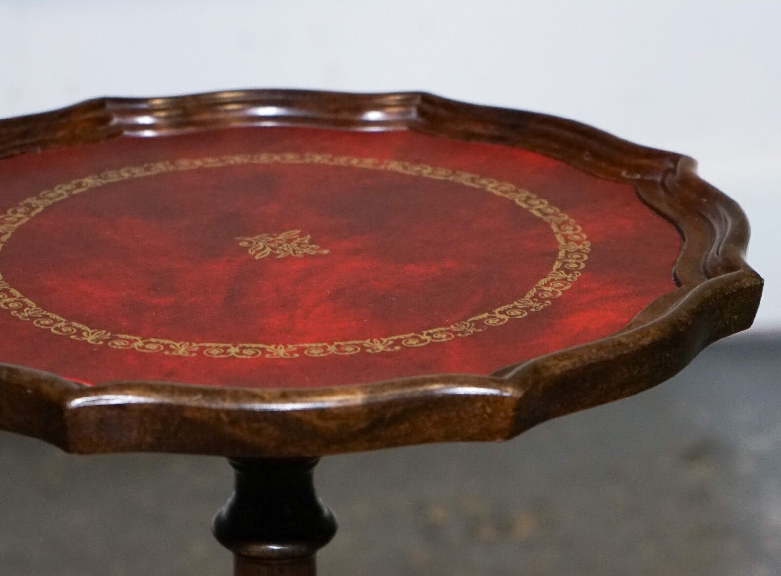 Vintage Burgundy Leather Gold Embossed Side End Wine Lamp Occasional Table photo 350.0