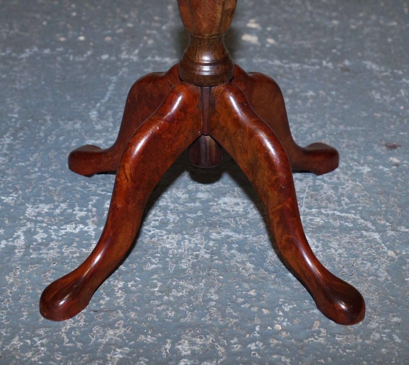 Vintage Burgundy Leather Gold Embossed Side End Wine Lamp Occasional Table photo vinterior