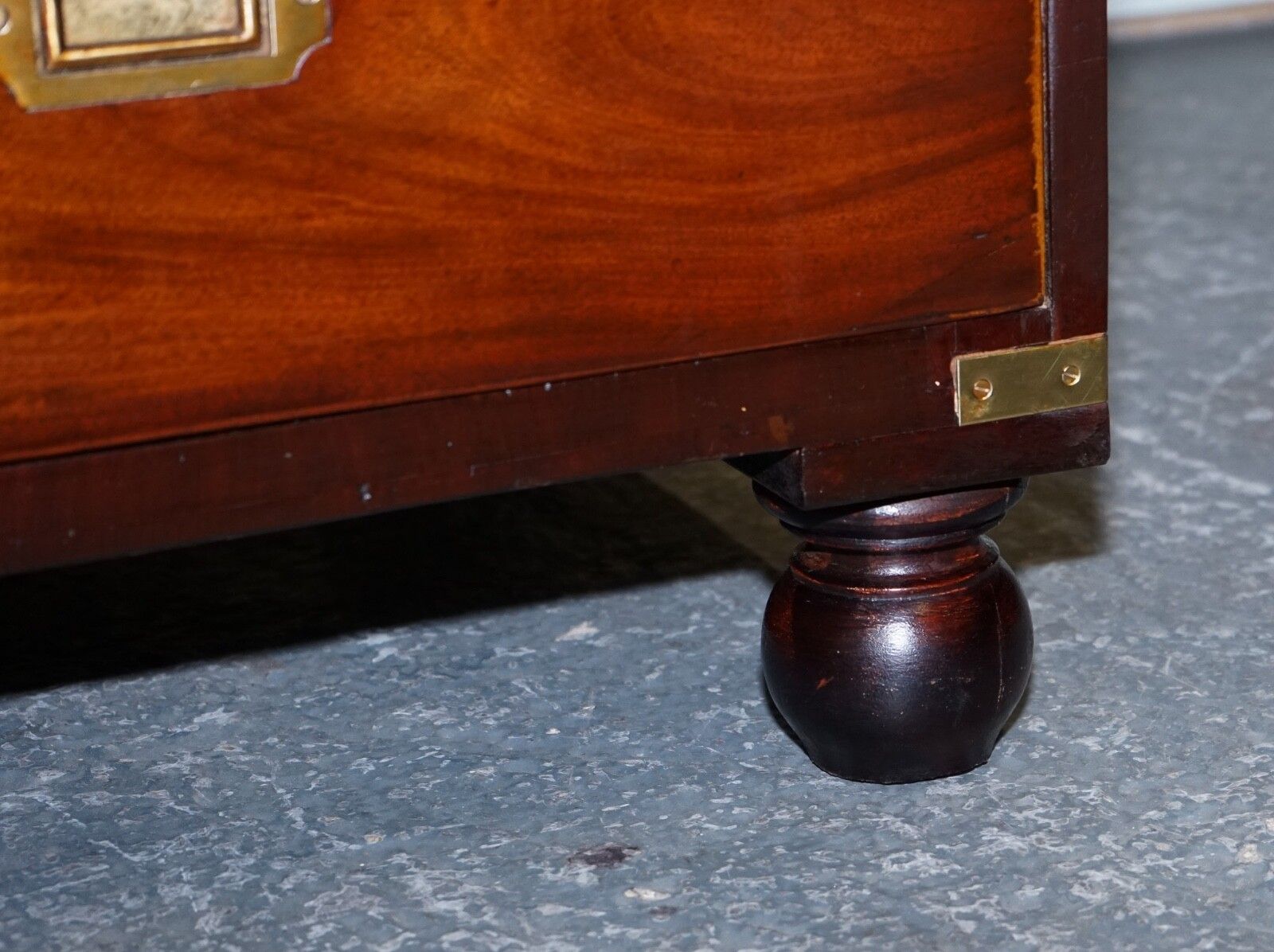 photo vinterior Antique Victorian Military Campaign Chest Of Graduated Drawers