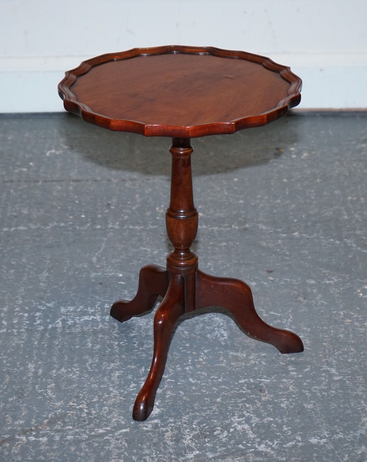 Lovely Vintage Walnut Pie Crust Lamp Wine Occasional Table By Charles Barr photo Furniture