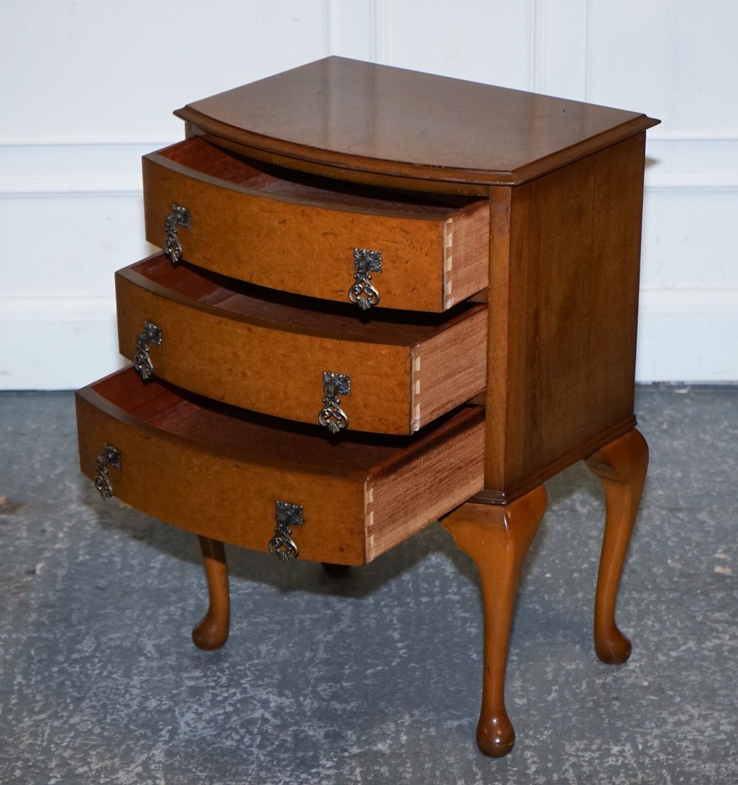 Gorgeous Vintage Art Deco Style Burr Walnut Side End Lamp Table Queen Anne Legs photo Furniture