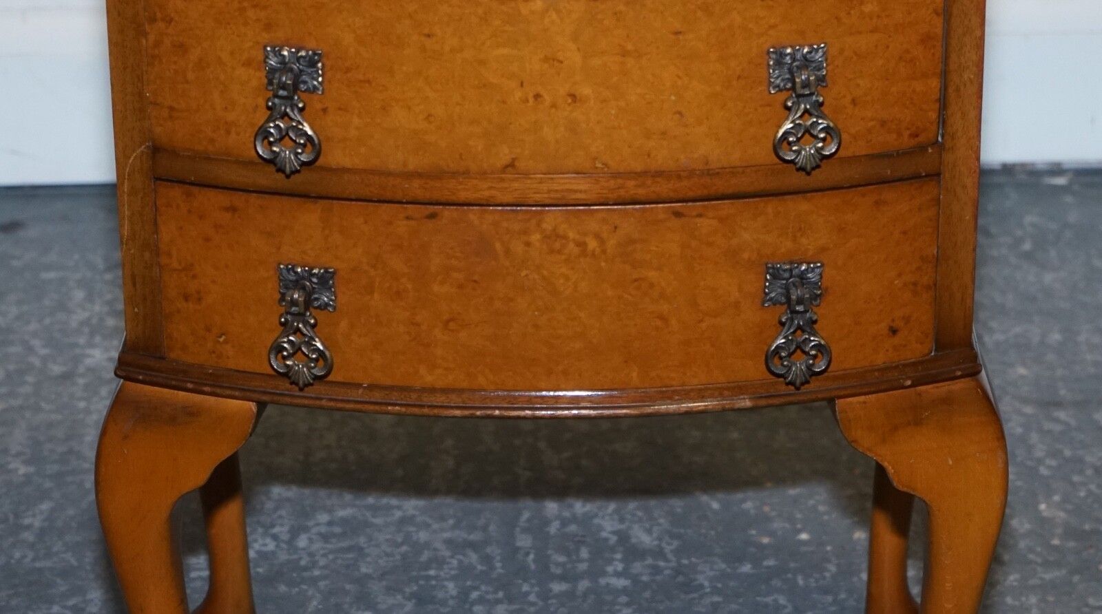 Gorgeous Vintage Art Deco Style Burr Walnut Side End Lamp Table Queen Anne Legs photo vinterior