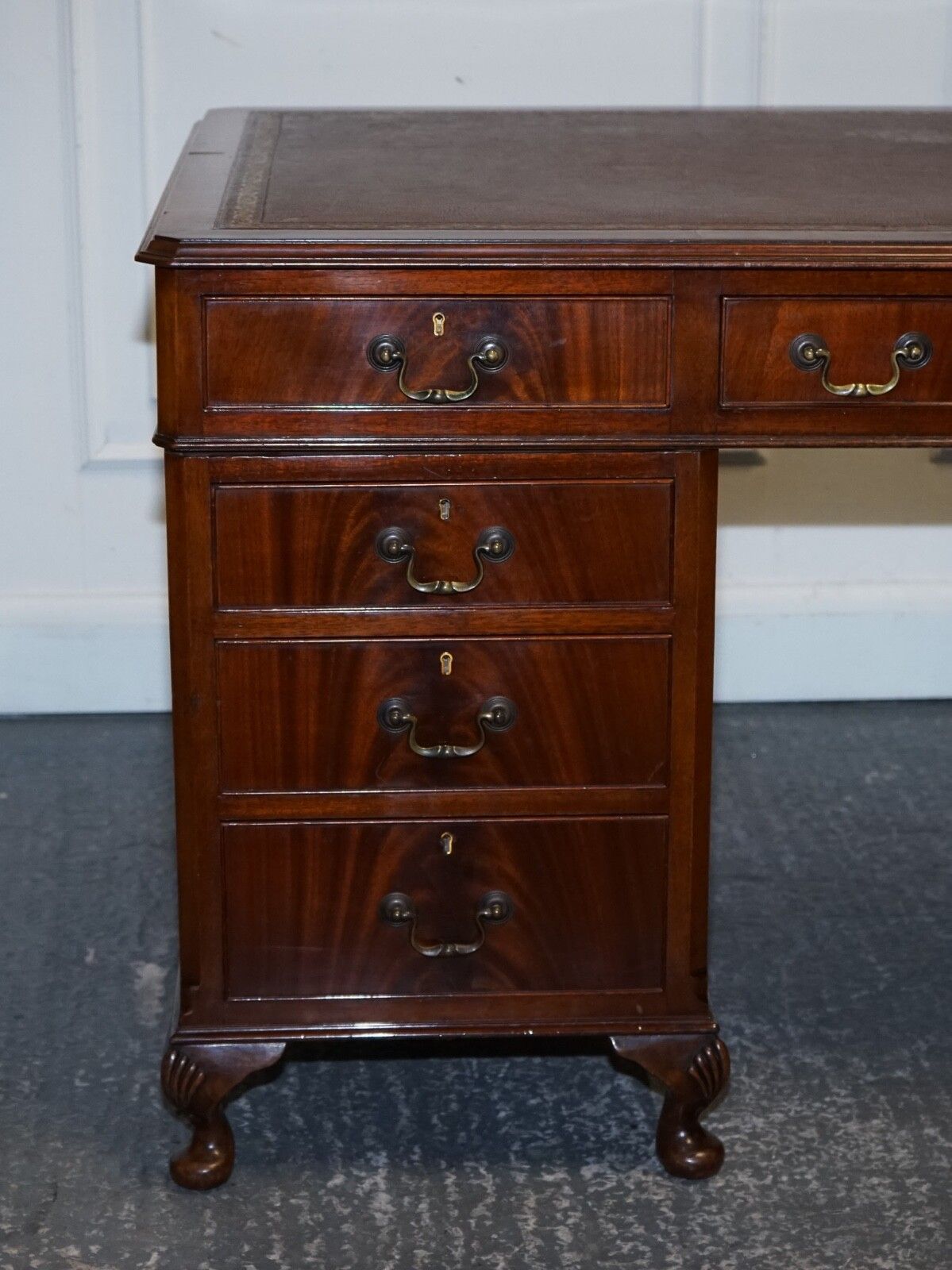 Rare Globe Wernicke Burgundy Embossed Leather Top Twin Pedestal Desk photo buy