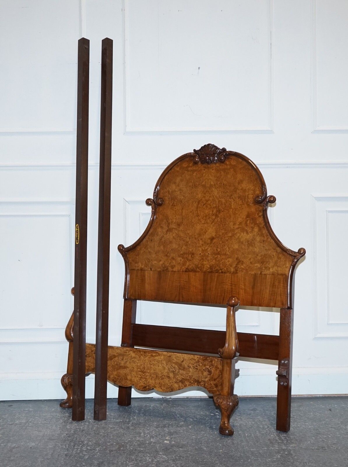 photo vintage 1930 Art Deco Burr Walnut English Made Vono Bedstead Frame Queen Anne Legs 2/2