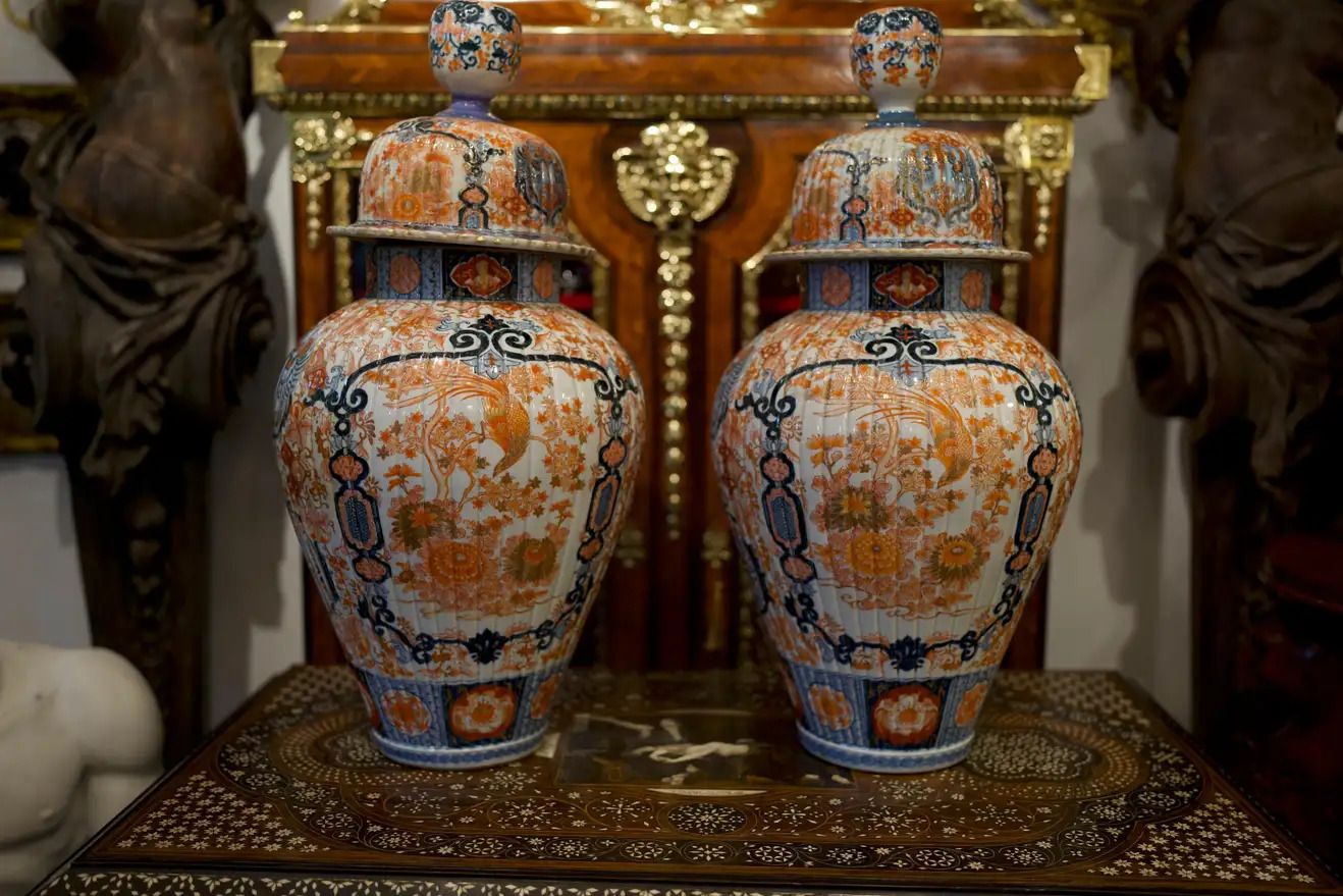 19th Century Pair Of Japanese Imari Lidded Ginger Jars/Vases photo furniture