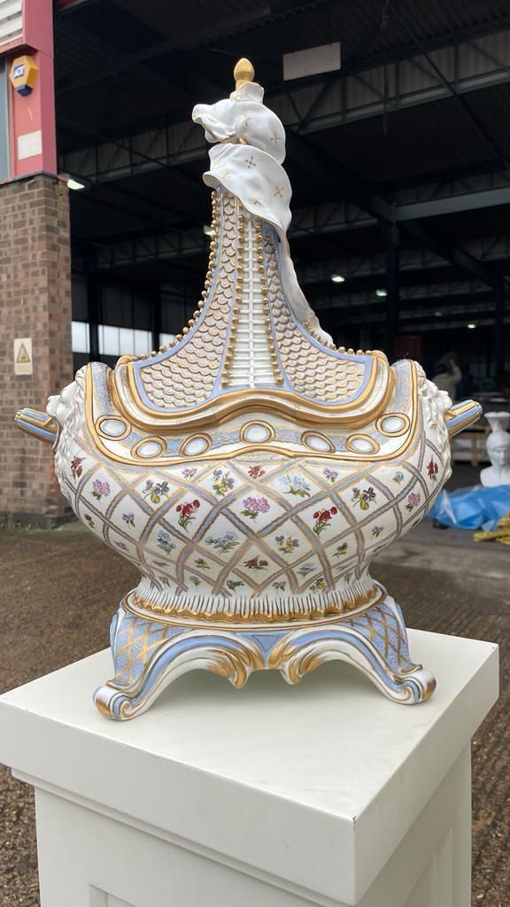 photo furniture Pair Of Meissen 'Vaisseau à Mât' Ship Vase And Cover, 20th Century