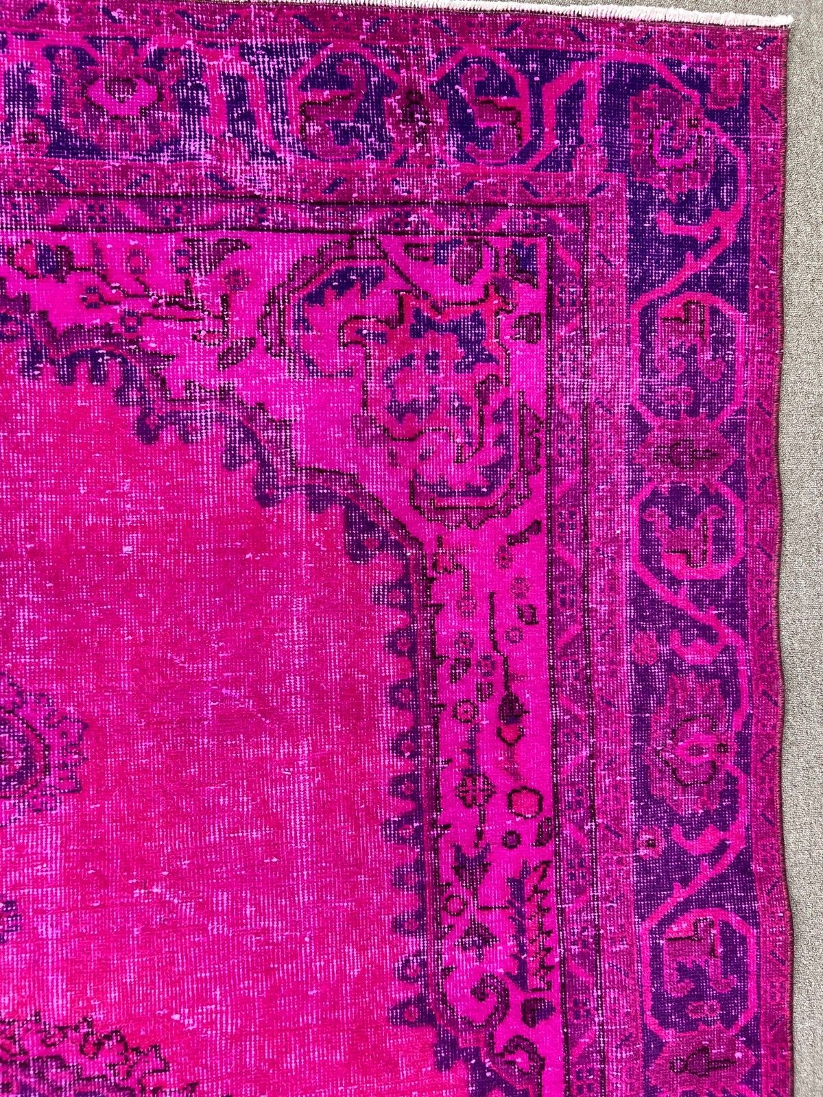 photo vintage 6.5x10.5 Ft Modern Handmade Turkish Area Rug In Fuchsia Pink, Living Room Carpet