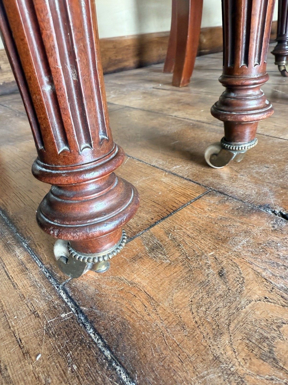 photo vintage Set  4 Antique Red Aniline Red Leather Dining Chairs Manner Gillows Circa 1860