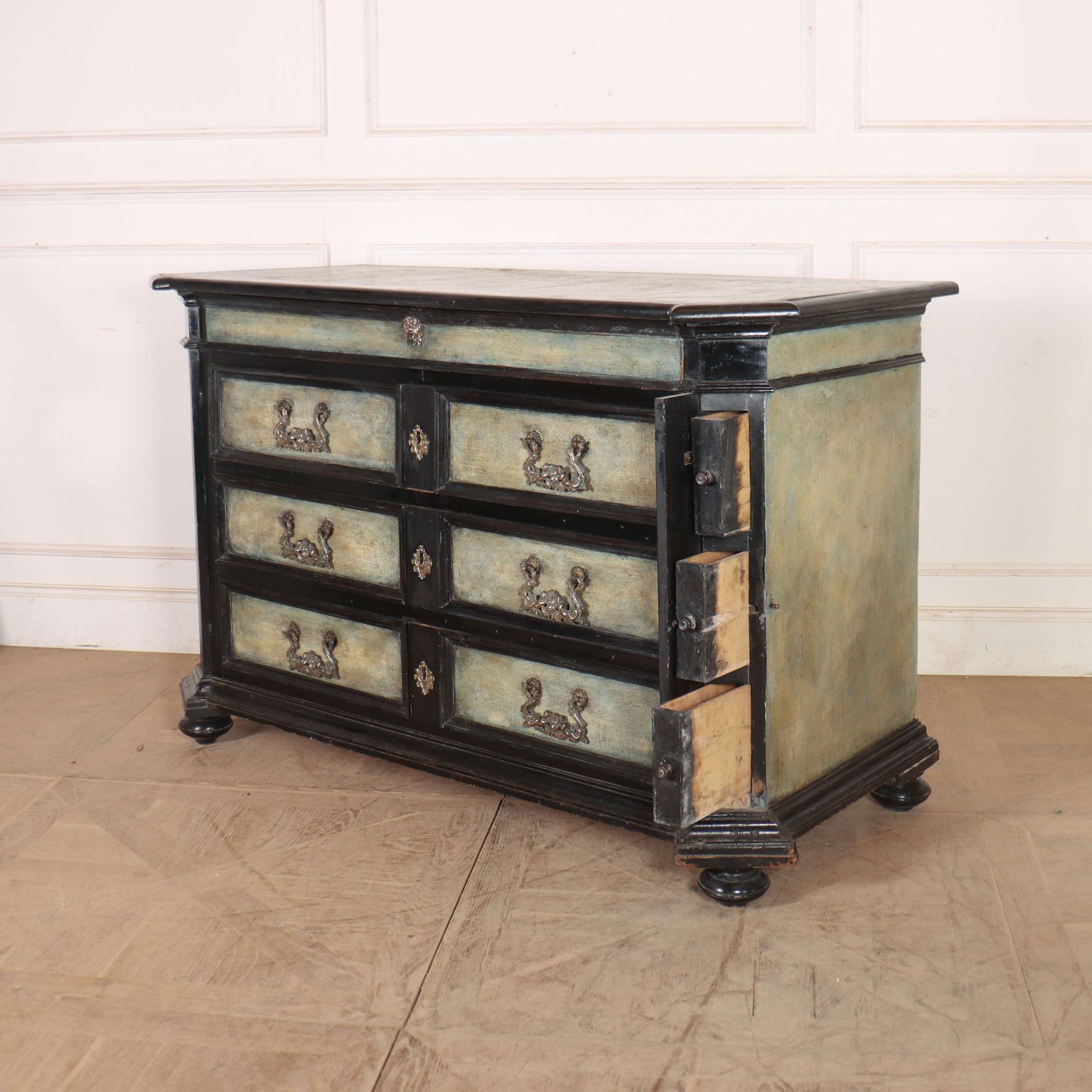 photo furniture 18th Century Italian Painted Commode