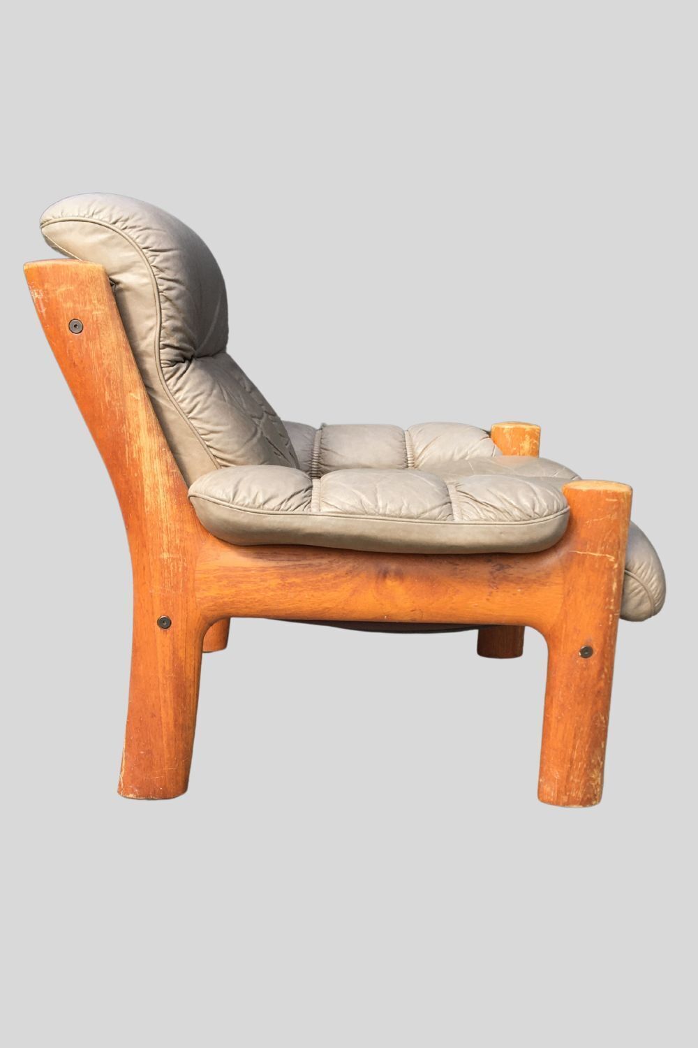 Mid Century Norwegian Beige Leather Chair By Ekornes, 1970s Matching Sofa Also Available. photo for sale