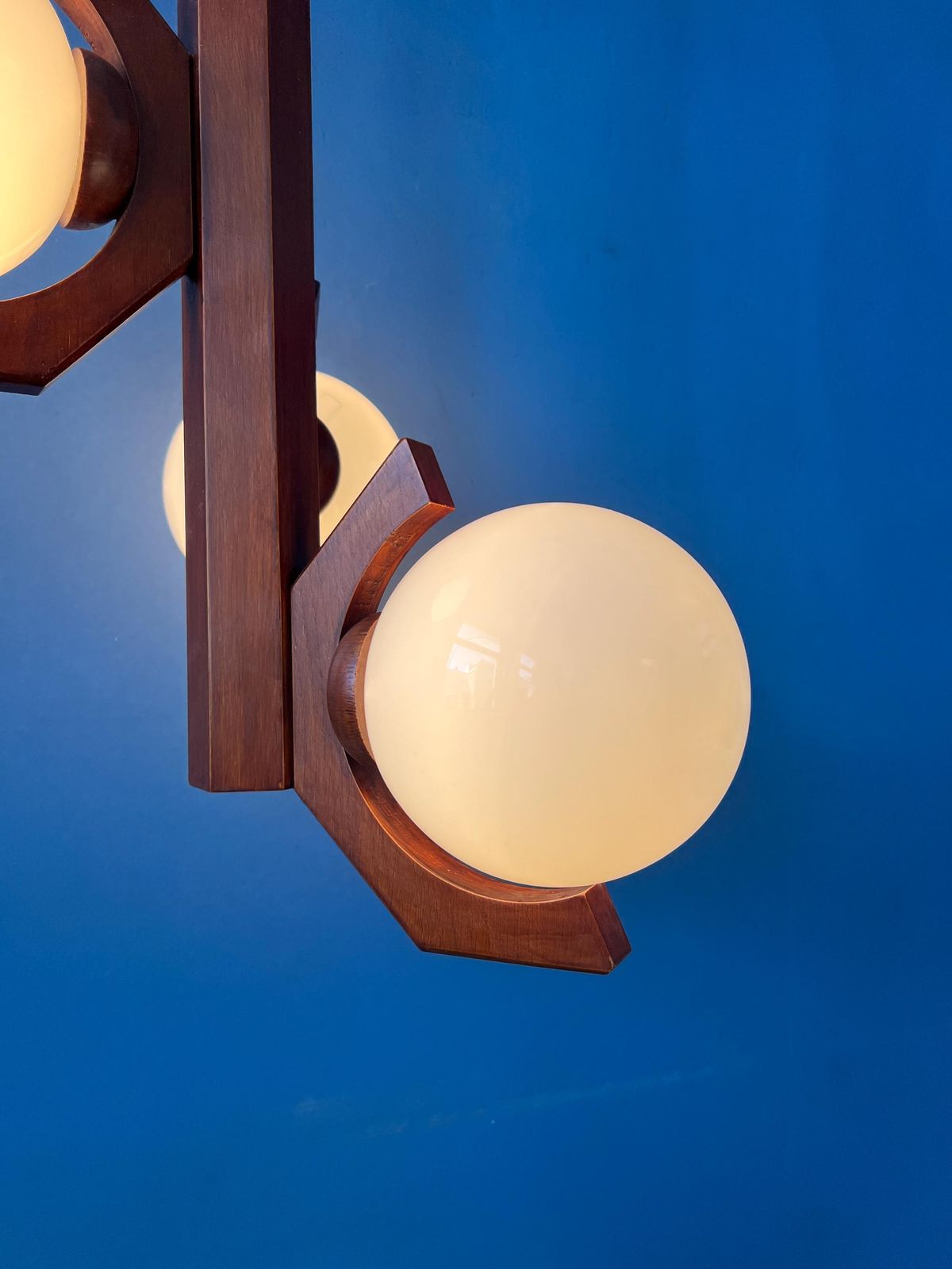 Bruine Mid Century Hanglamp Van Bony Met Opaalglazen Kappen photo 426.0