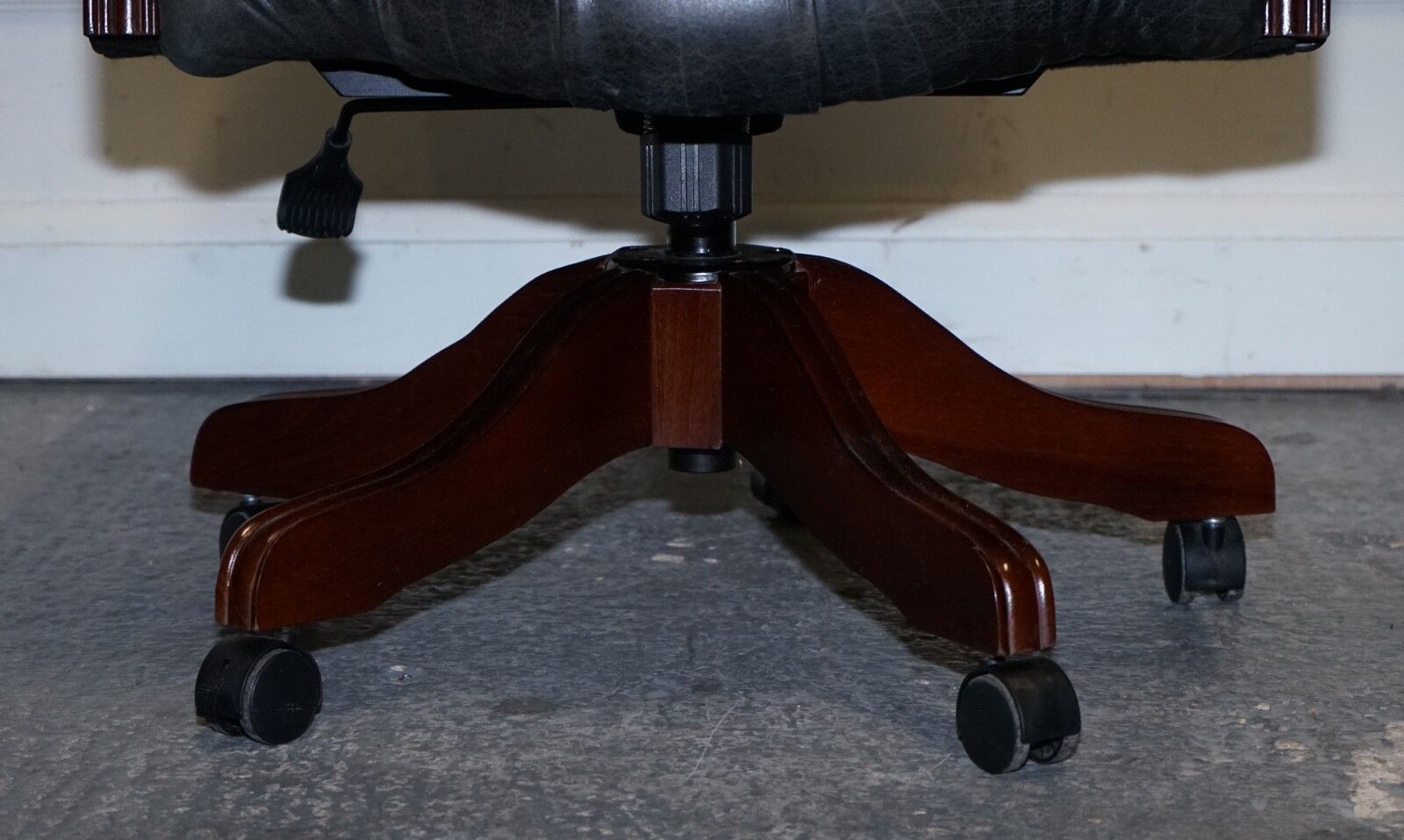 photo furniture Vintage Chesterfield Dark Aged Grey Leather Directors Swifel Captains Chair